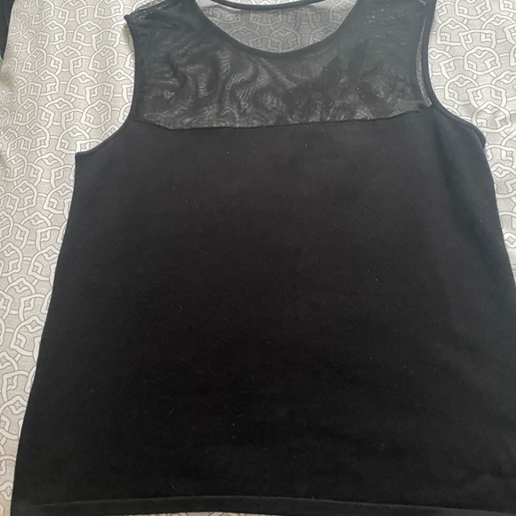 Elegant Black Sleeveless Top with Gold Embroidery - Picture 4 of 5